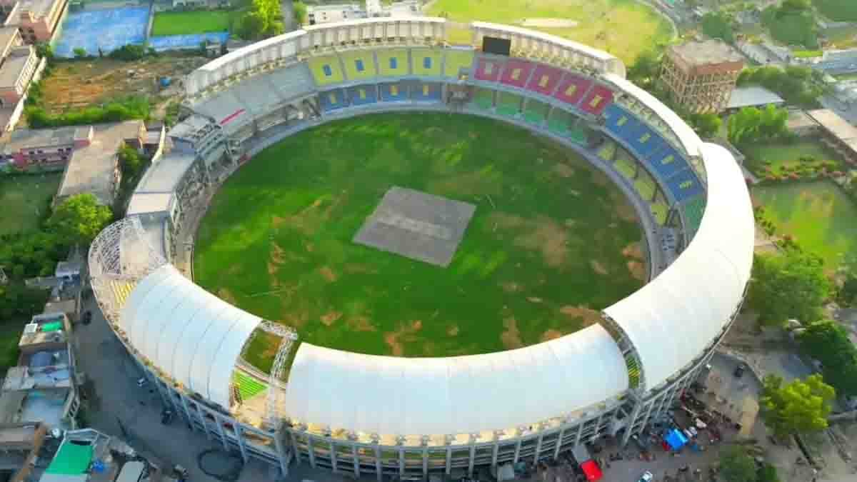 Arbab Niaz Stadium